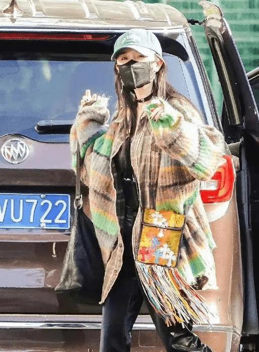 风的经典仍是条纹爱游戏爱体育学院(图2)