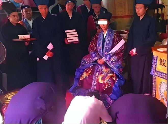 ：精通“胡媚术”九名男徒弟揭露其罪行爱游戏app安徽美女道士胡千慧被捕(图4)