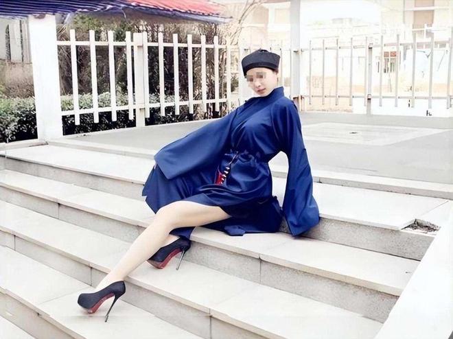 ：精通“胡媚术”九名男徒弟揭露其罪行爱游戏app安徽美女道士胡千慧被捕(图2)