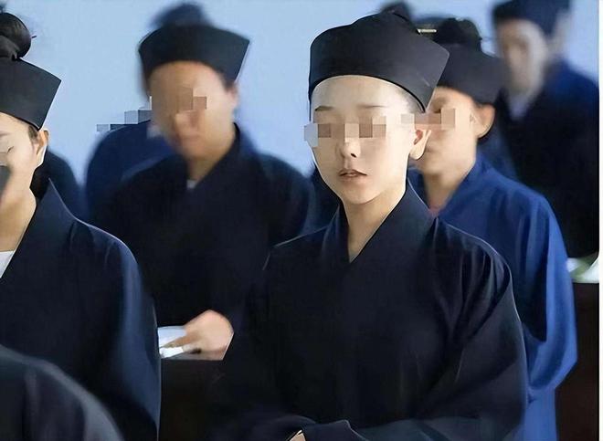 ：精通“胡媚术”九名男徒弟揭露其罪行爱游戏app安徽美女道士胡千慧被捕(图5)