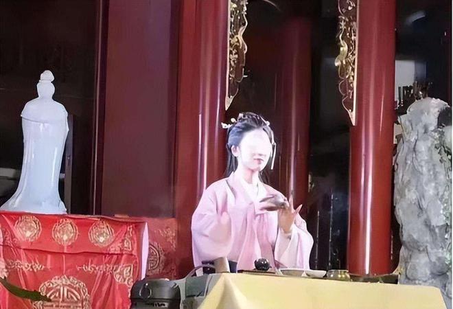 ：精通“胡媚术”九名男徒弟揭露其罪行爱游戏app安徽美女道士胡千慧被捕(图17)