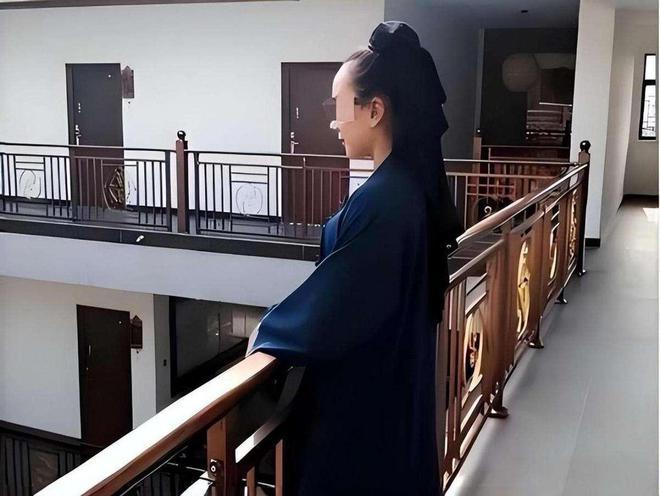 ：精通“胡媚术”九名男徒弟揭露其罪行爱游戏app安徽美女道士胡千慧被捕(图20)