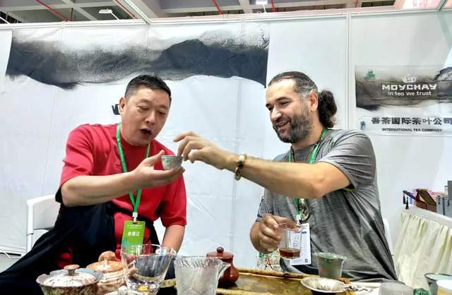 邻——在“一带一路”国际茶产品展区品读茶文化爱游戏app网站手机版一盏中国茶 万里尚为(图5)