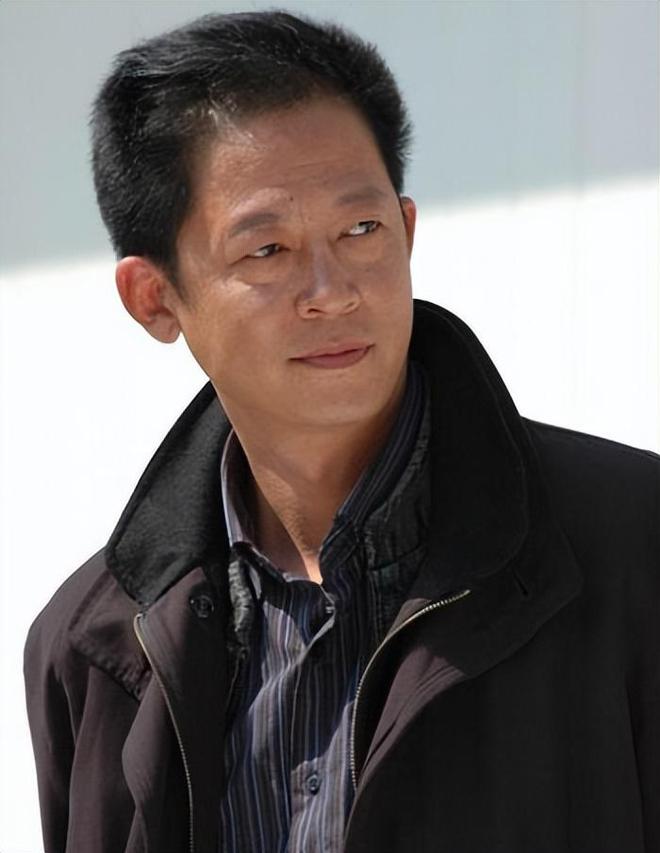 王志文一人单挑30多家媒体毫不畏惧！爱游戏app震惊娱乐圈的口香糖事件(图2)