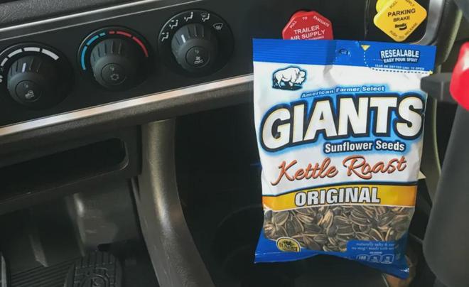 欢的传统零食开始让全球消费者嘴停不下来爱游戏app最新登录入口这个中国人喜(图5)